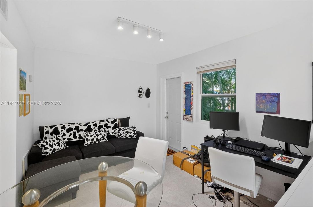 В аренду: $1,750 (1 спален, 1 ванн, 3696 Квадратных фут)