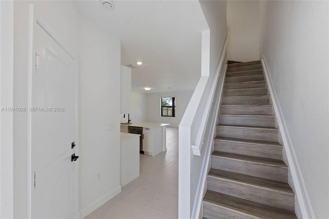 В аренду: $4,000 (3 спален, 2 ванн, 1749 Квадратных фут)