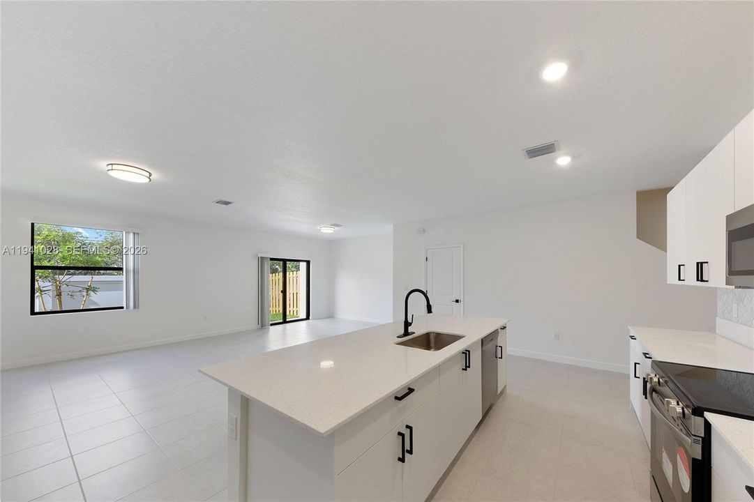 В аренду: $4,000 (3 спален, 2 ванн, 1749 Квадратных фут)