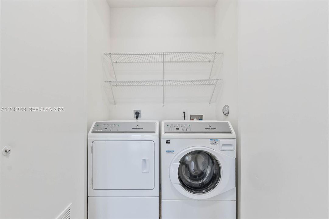 На продажу: $1,725,000 (3 спален, 3 ванн, 2822 Квадратных фут)