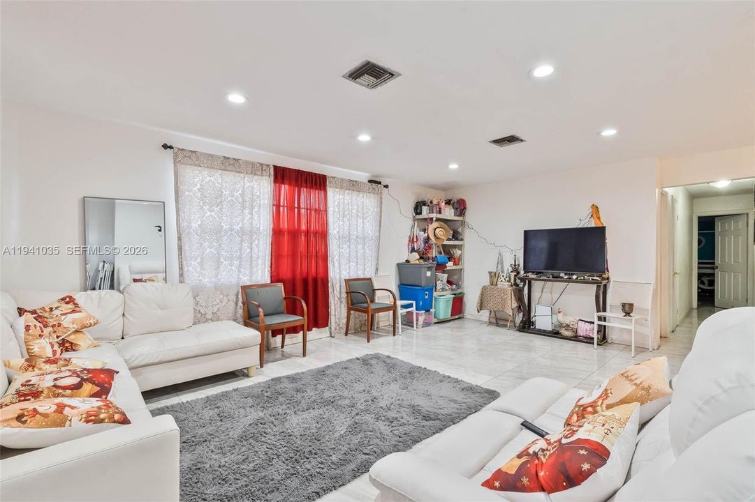 На продажу: $475,000 (3 спален, 2 ванн, 1635 Квадратных фут)