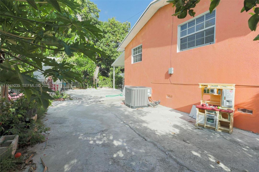 На продажу: $475,000 (3 спален, 2 ванн, 1635 Квадратных фут)