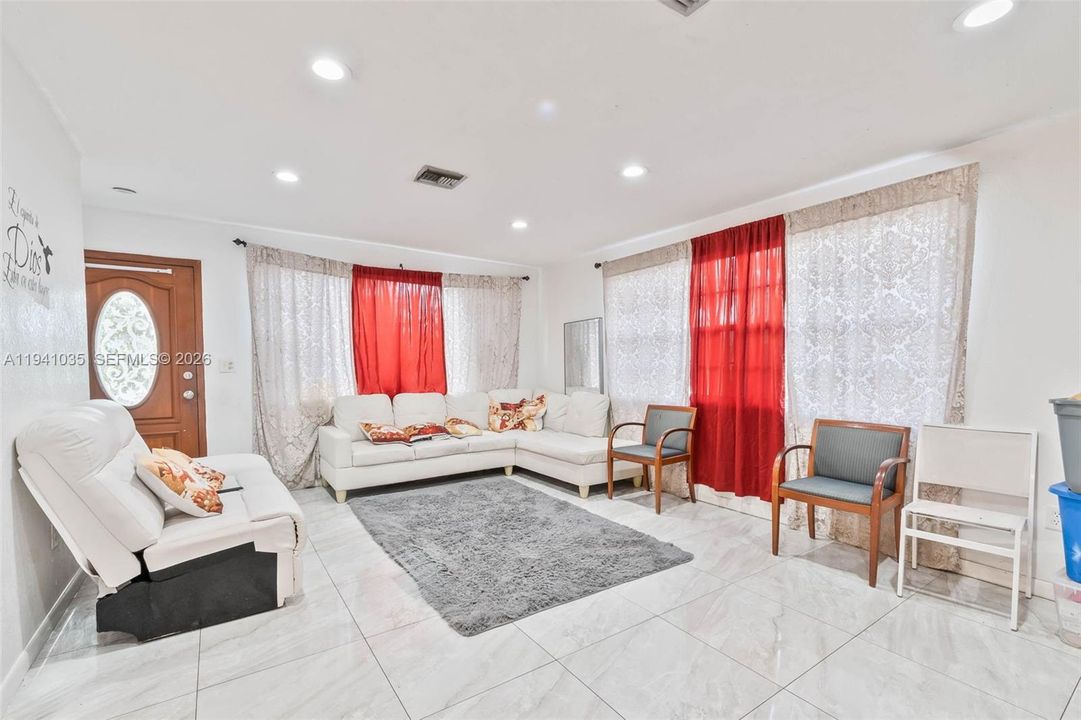 На продажу: $475,000 (3 спален, 2 ванн, 1635 Квадратных фут)