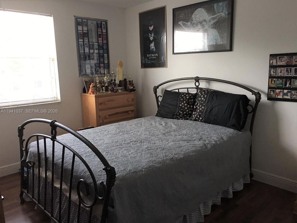 出租: $3,550 (4 贝兹, 2 浴室, 1956 平方英尺)