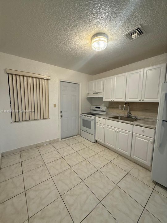 For Rent: $2,500 (2 beds, 1 baths, 1350 Square Feet)