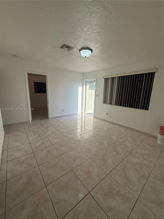 For Rent: $2,500 (2 beds, 1 baths, 1350 Square Feet)