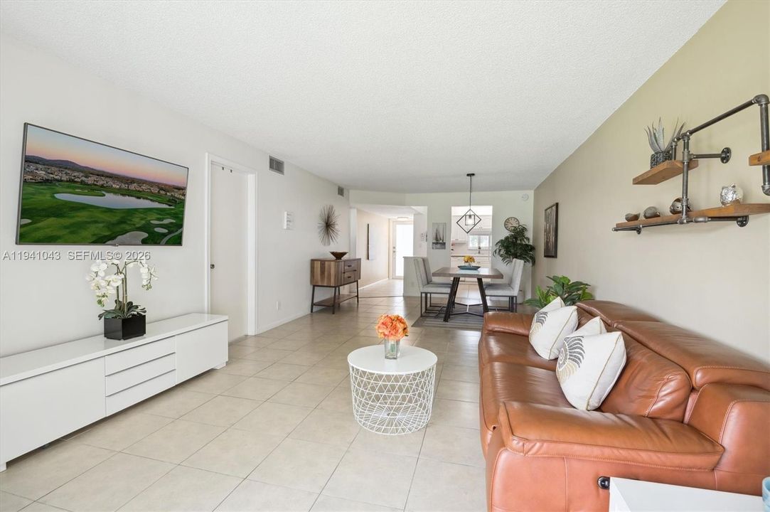 For Sale: $192,000 (2 beds, 2 baths, 1170 Square Feet)