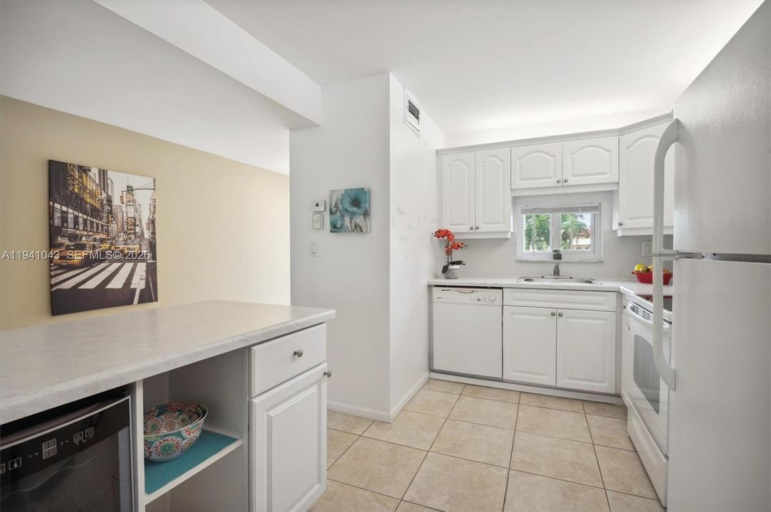 For Sale: $192,000 (2 beds, 2 baths, 1170 Square Feet)