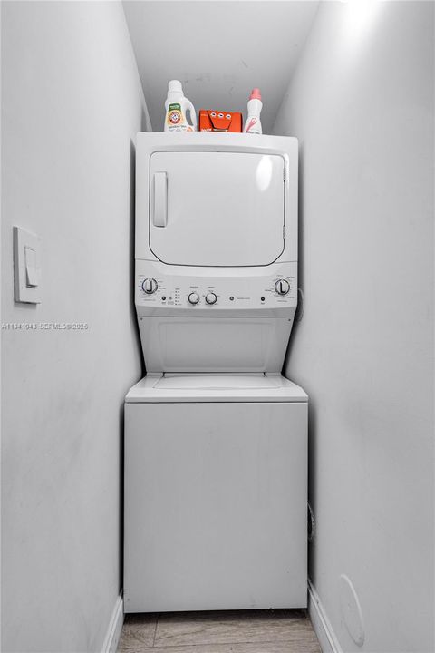 出租: $4,990 (2 贝兹, 2 浴室, 1042 平方英尺)