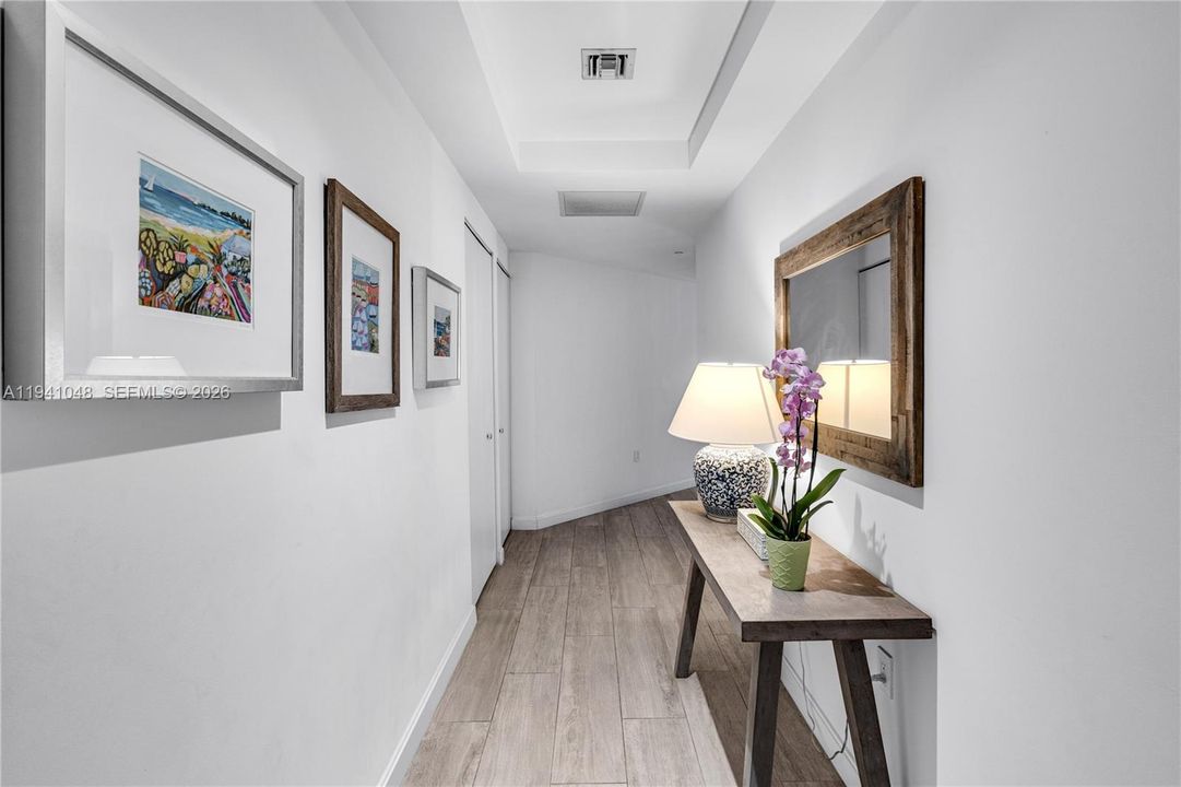 出租: $4,990 (2 贝兹, 2 浴室, 1042 平方英尺)