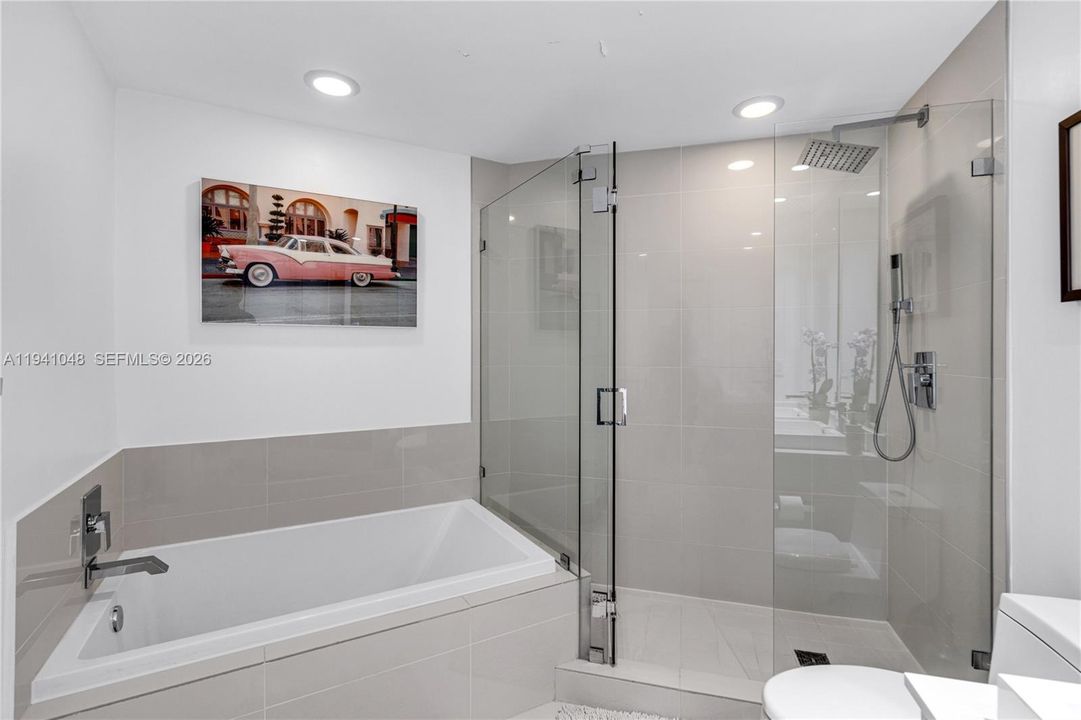 出租: $4,990 (2 贝兹, 2 浴室, 1042 平方英尺)