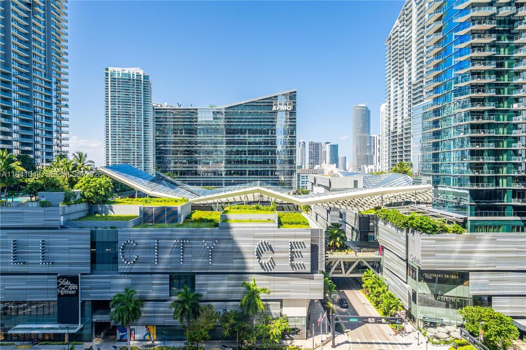 出租: $4,990 (2 贝兹, 2 浴室, 1042 平方英尺)