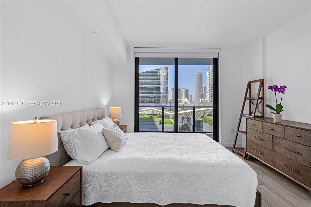 出租: $4,990 (2 贝兹, 2 浴室, 1042 平方英尺)