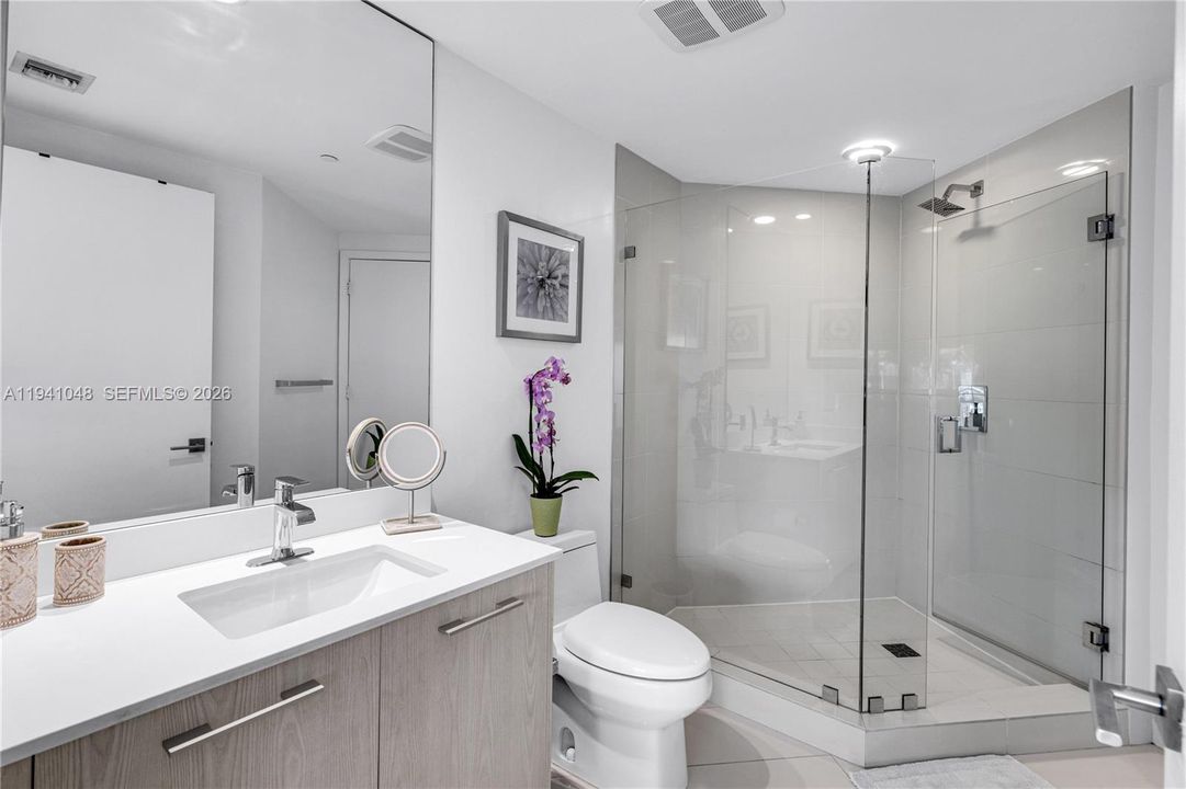 出租: $4,990 (2 贝兹, 2 浴室, 1042 平方英尺)