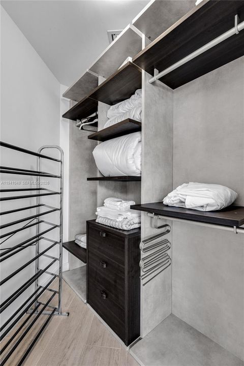 出租: $4,990 (2 贝兹, 2 浴室, 1042 平方英尺)