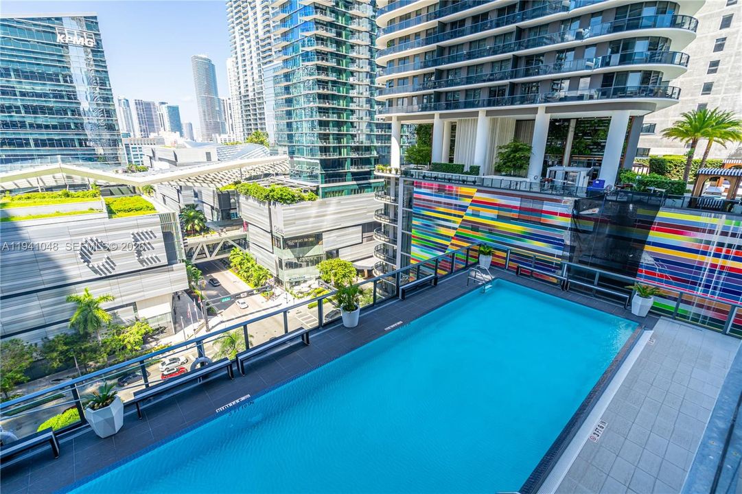 出租: $4,990 (2 贝兹, 2 浴室, 1042 平方英尺)