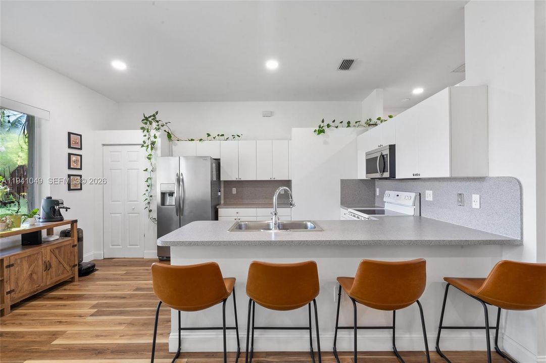 For Rent: $3,600 (4 beds, 3 baths, 2118 Square Feet)