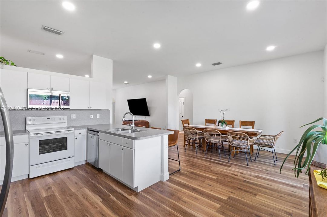 For Rent: $3,600 (4 beds, 3 baths, 2118 Square Feet)