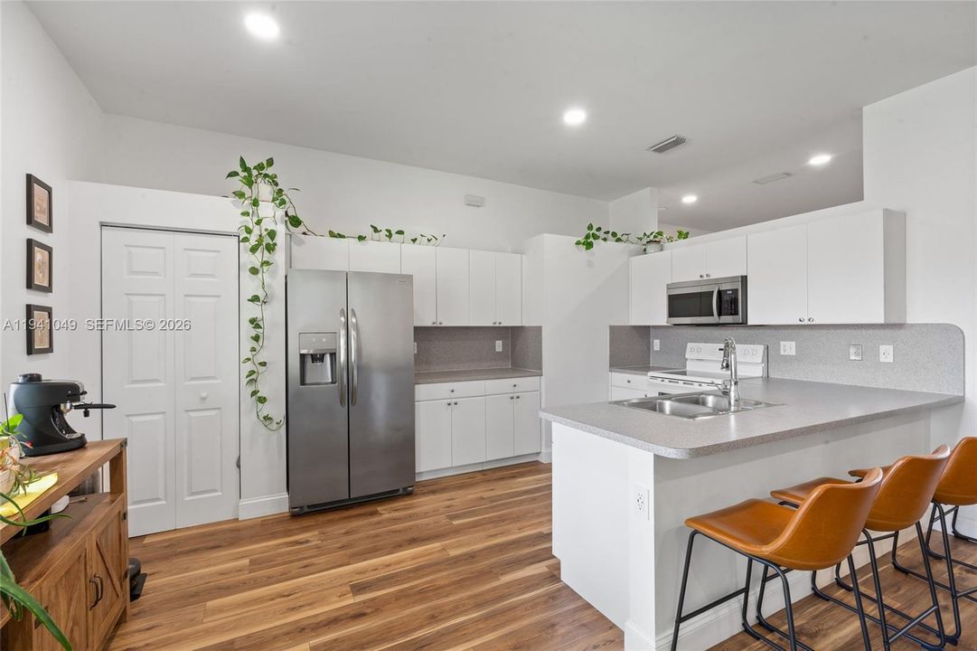 For Rent: $3,600 (4 beds, 3 baths, 2118 Square Feet)