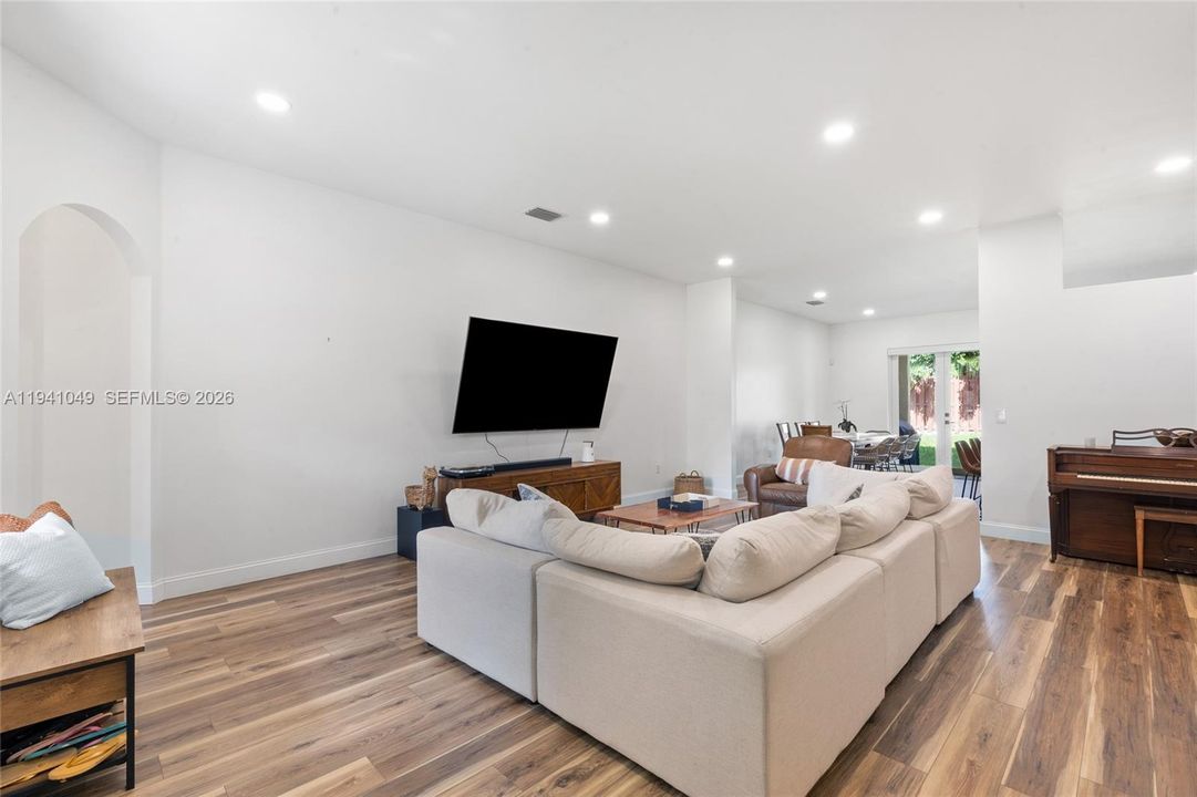 For Rent: $3,600 (4 beds, 3 baths, 2118 Square Feet)