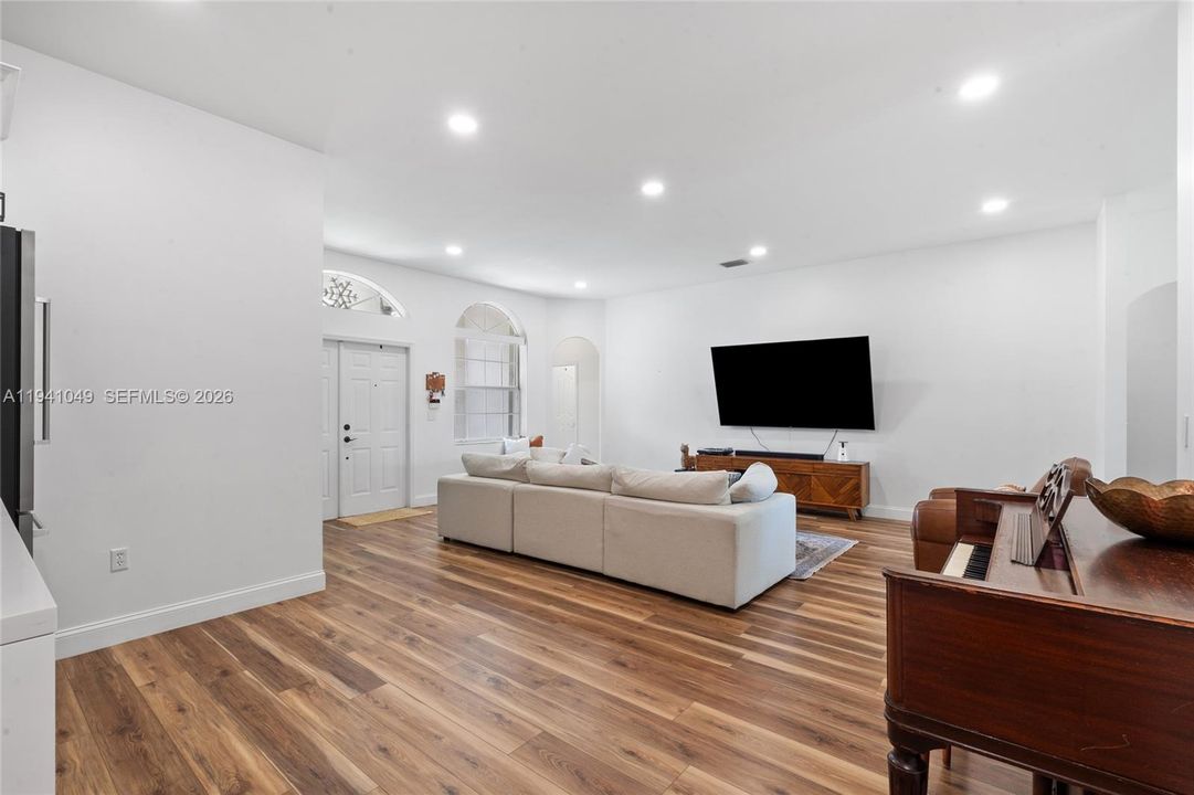 For Rent: $3,600 (4 beds, 3 baths, 2118 Square Feet)