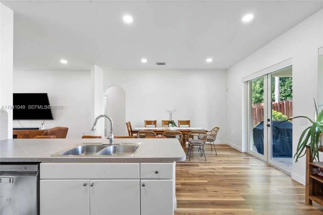 For Rent: $3,600 (4 beds, 3 baths, 2118 Square Feet)