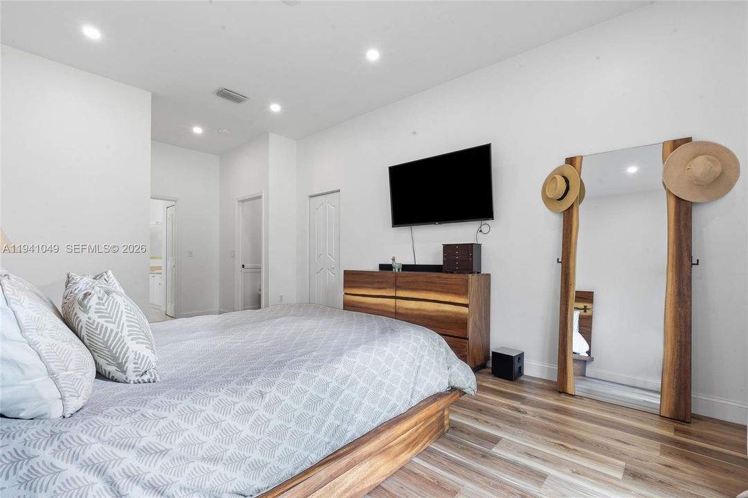 For Rent: $3,600 (4 beds, 3 baths, 2118 Square Feet)