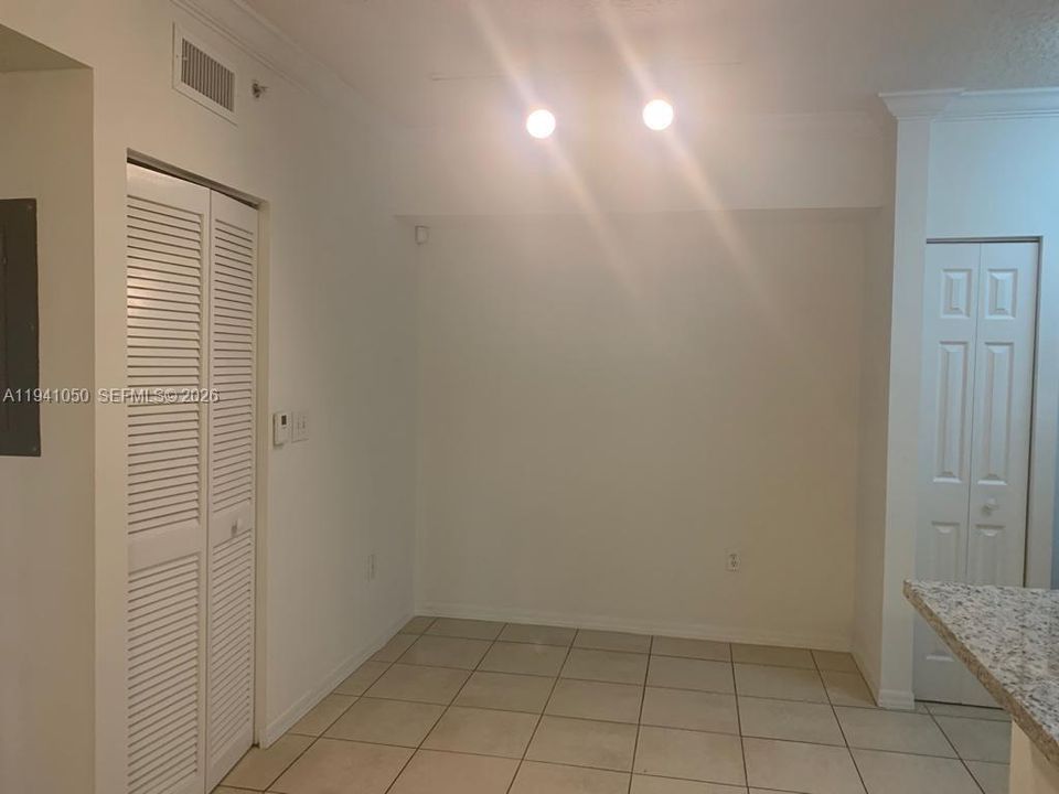 出租: $1,950 (1 贝兹, 1 浴室, 690 平方英尺)