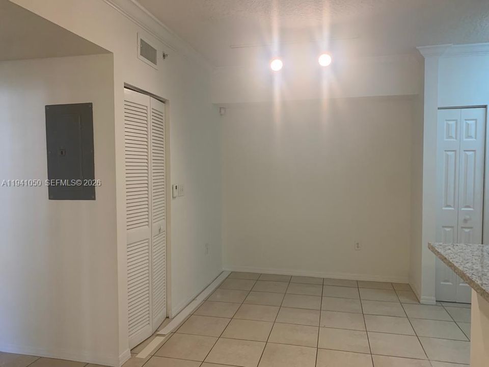 出租: $1,950 (1 贝兹, 1 浴室, 690 平方英尺)