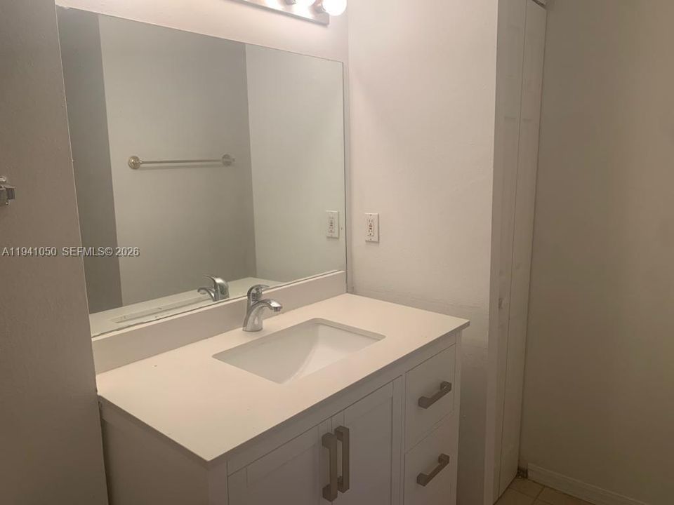 出租: $1,950 (1 贝兹, 1 浴室, 690 平方英尺)