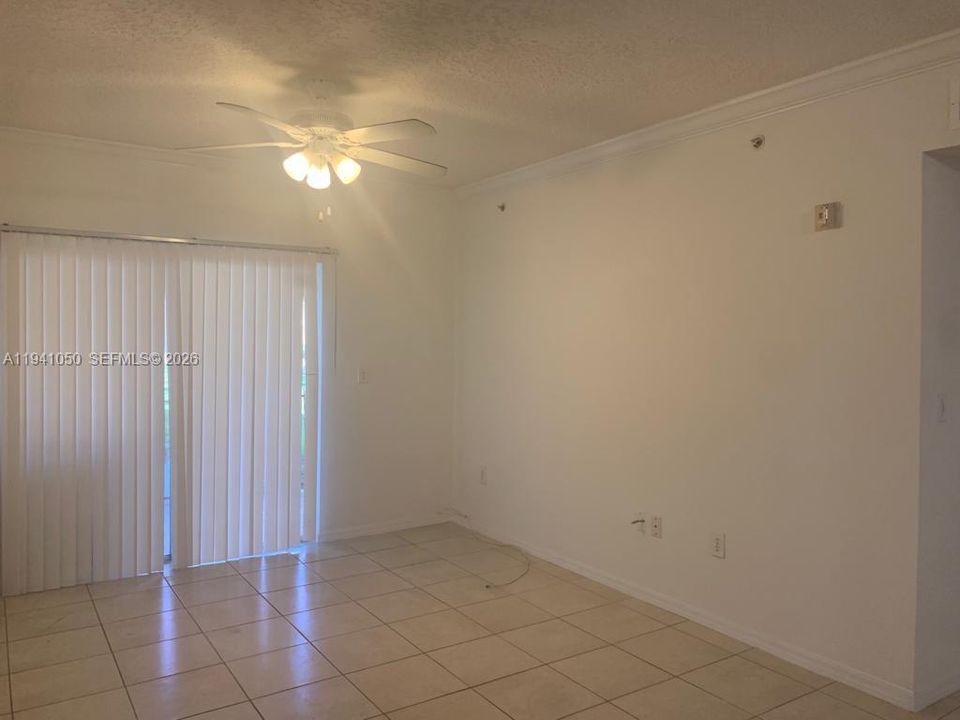 出租: $1,950 (1 贝兹, 1 浴室, 690 平方英尺)