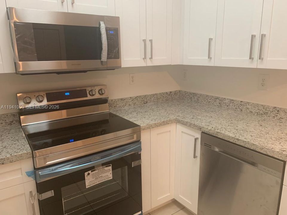 出租: $1,950 (1 贝兹, 1 浴室, 690 平方英尺)