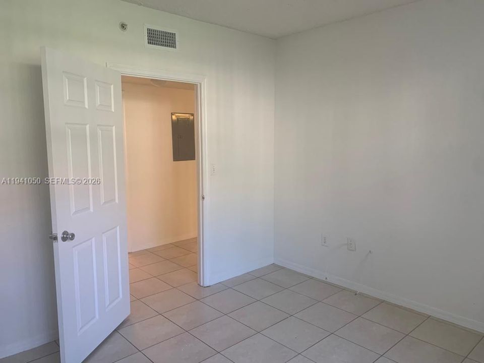 出租: $1,950 (1 贝兹, 1 浴室, 690 平方英尺)