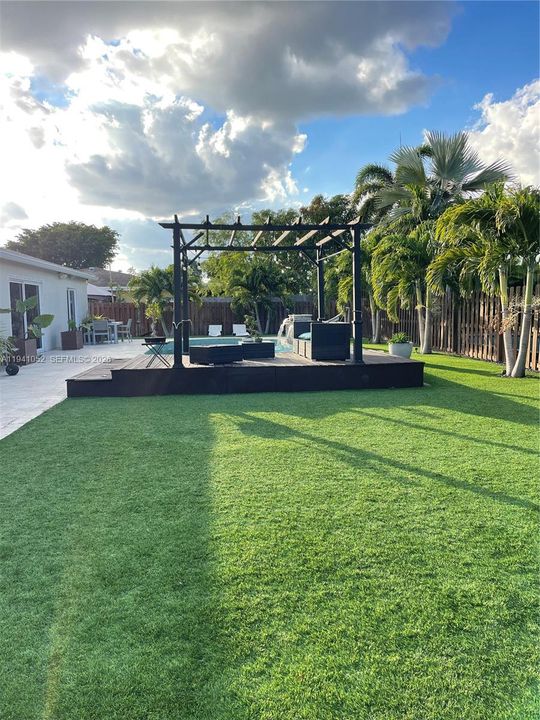 Spacious Corner Yard