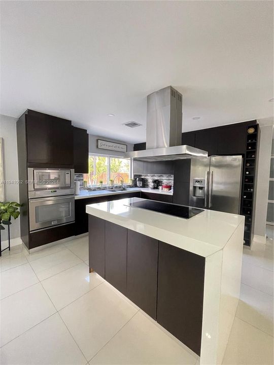 出租: $4,300 (4 贝兹, 2 浴室, 1800 平方英尺)