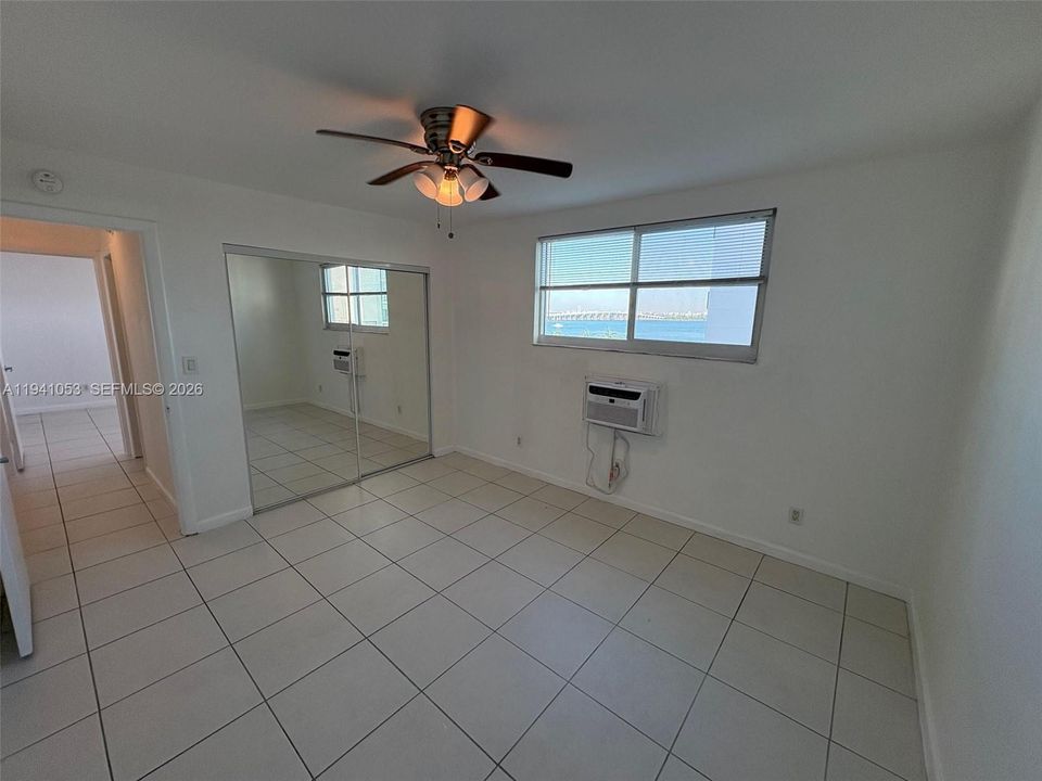 For Rent: $2,450 (2 beds, 1 baths, 760 Square Feet)