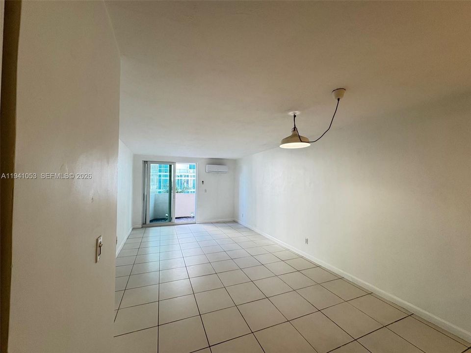 For Rent: $2,450 (2 beds, 1 baths, 760 Square Feet)