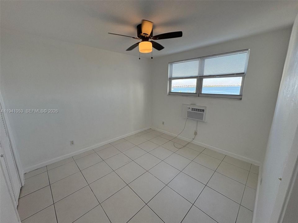 For Rent: $2,450 (2 beds, 1 baths, 760 Square Feet)