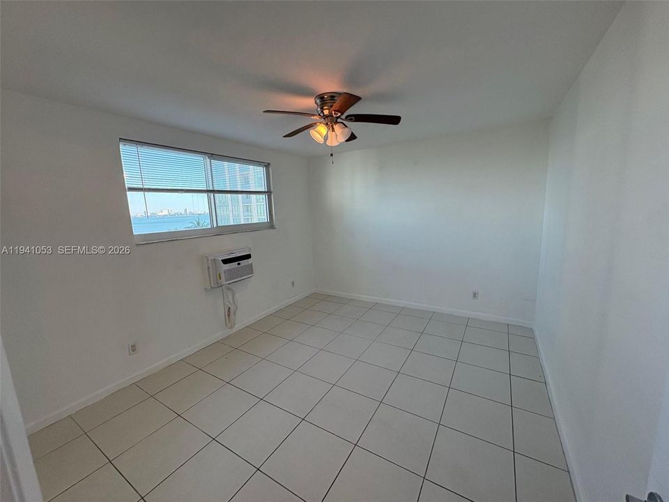 For Rent: $2,450 (2 beds, 1 baths, 760 Square Feet)