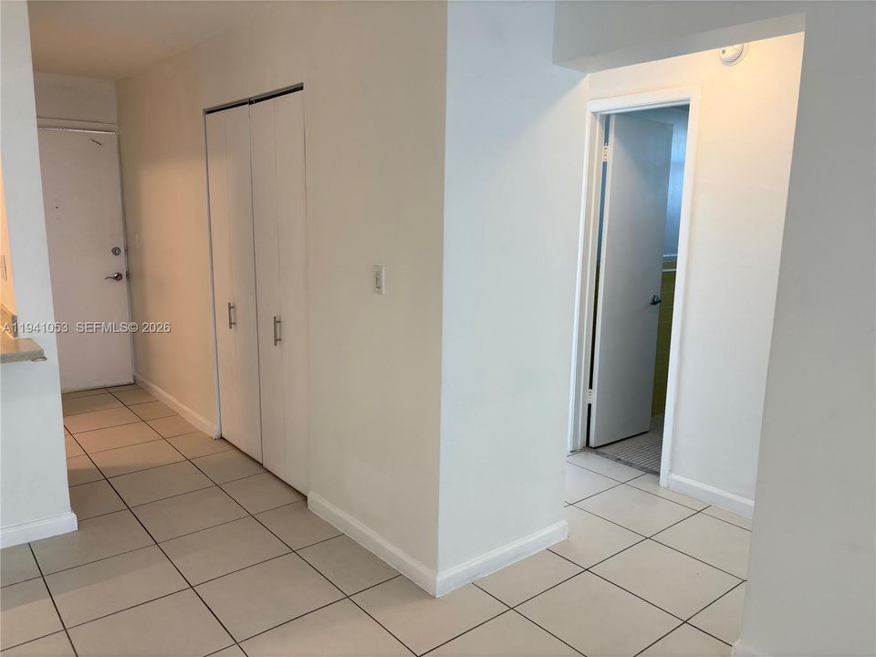 For Rent: $2,450 (2 beds, 1 baths, 760 Square Feet)