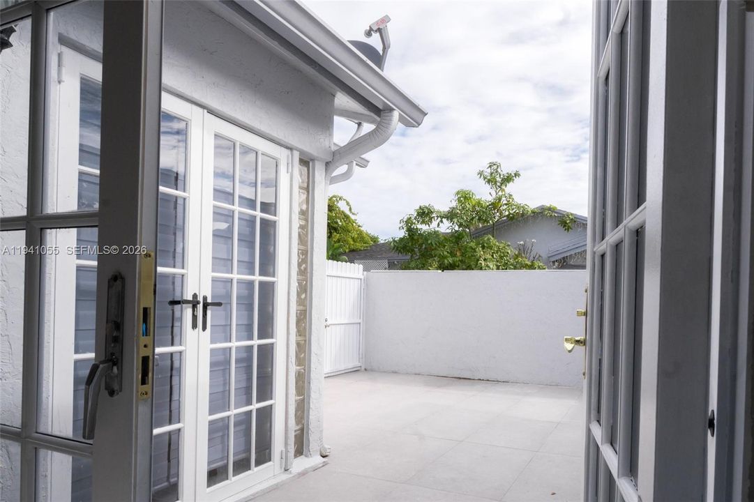 待售: $390,000 (2 贝兹, 2 浴室, 1010 平方英尺)