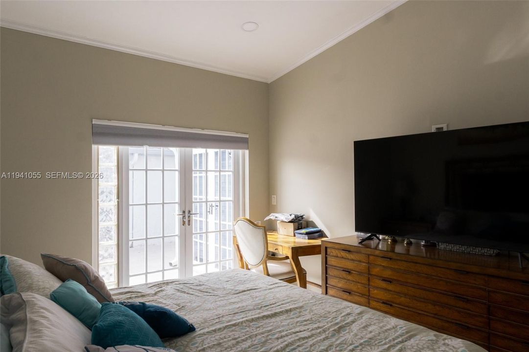 待售: $390,000 (2 贝兹, 2 浴室, 1010 平方英尺)