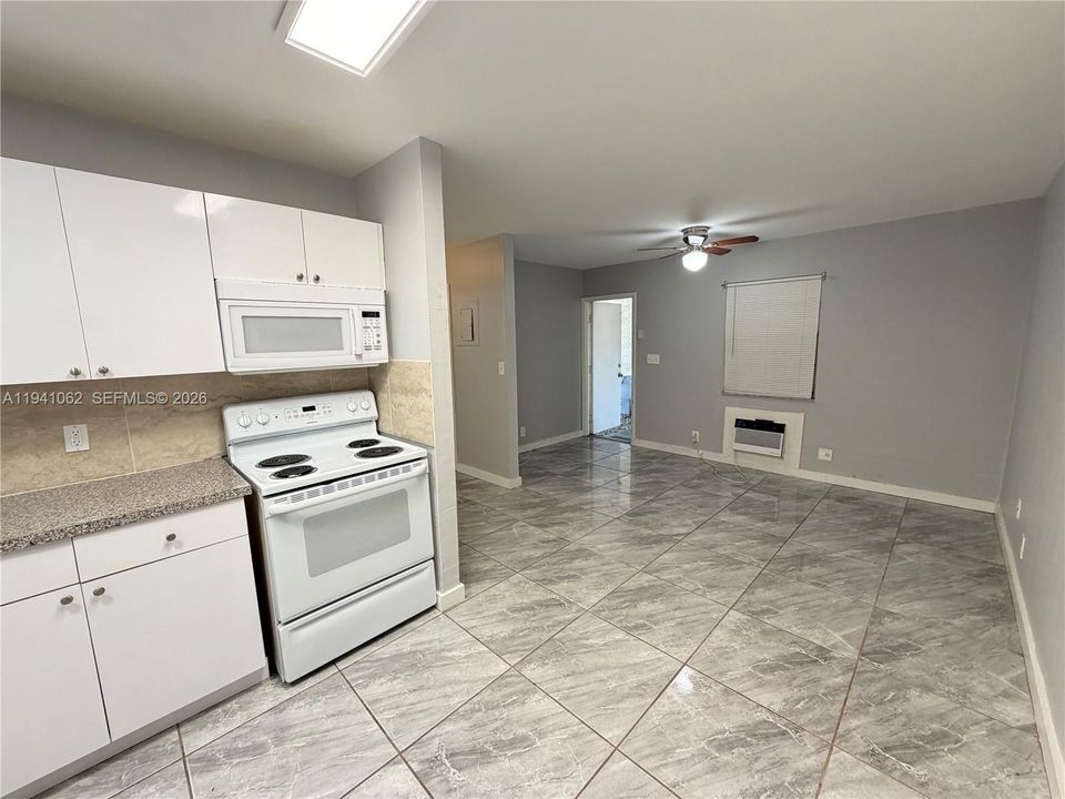 For Rent: $1,700 (2 beds, 1 baths, 5458 Square Feet)