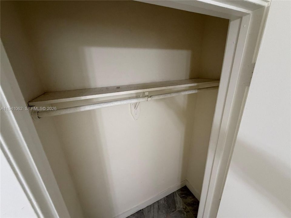 For Rent: $1,700 (2 beds, 1 baths, 5458 Square Feet)