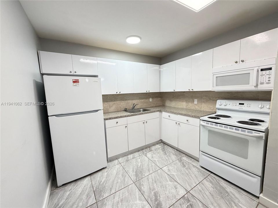 For Rent: $1,700 (2 beds, 1 baths, 5458 Square Feet)