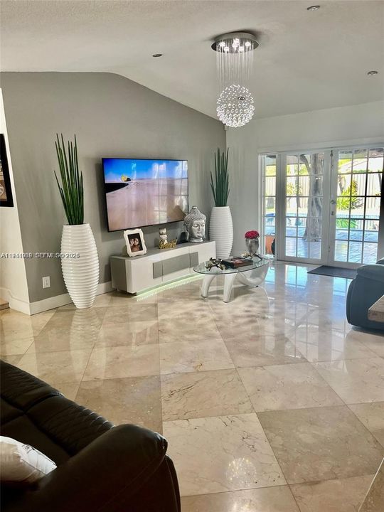 出租: $5,500 (4 贝兹, 3 浴室, 1882 平方英尺)