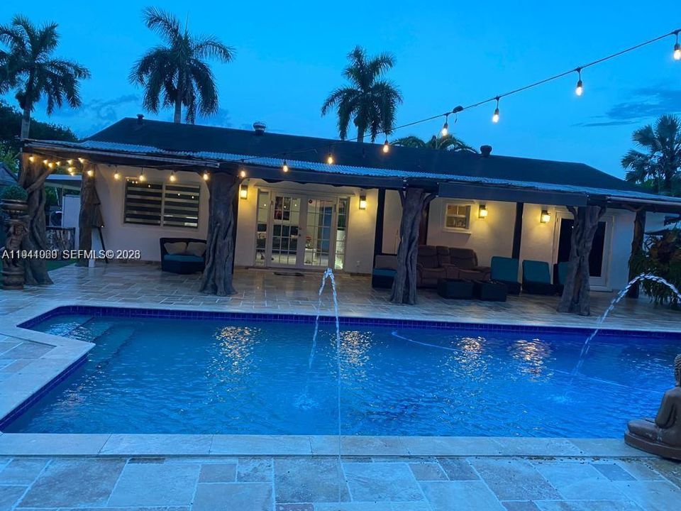 出租: $5,500 (4 贝兹, 3 浴室, 1882 平方英尺)