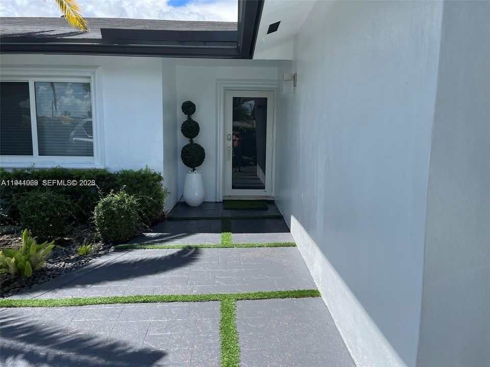 出租: $5,500 (4 贝兹, 3 浴室, 1882 平方英尺)