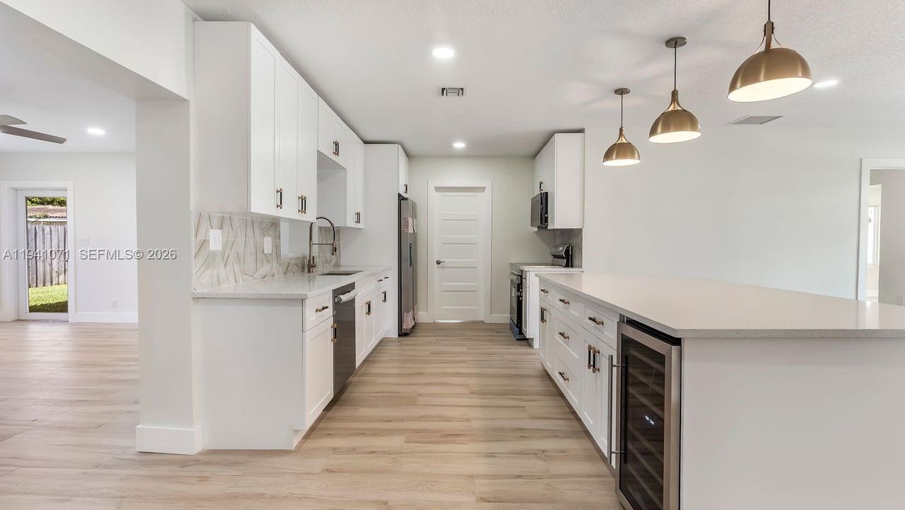 En Venta: $739,000 (3 camas, 2 baños, 1938 Pies cuadrados)