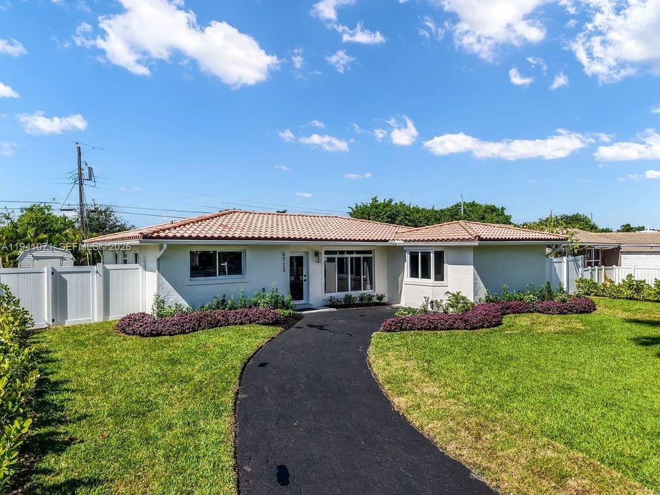 En Venta: $739,000 (3 camas, 2 baños, 1938 Pies cuadrados)